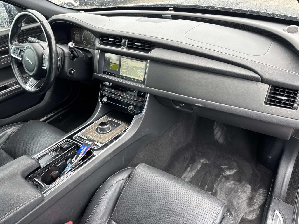 Used 2017 Jaguar XF S RWD image 15