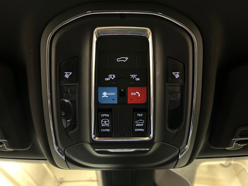 Used 2024 Jeep Grand Cherokee Altitude AWD/4WD image 21