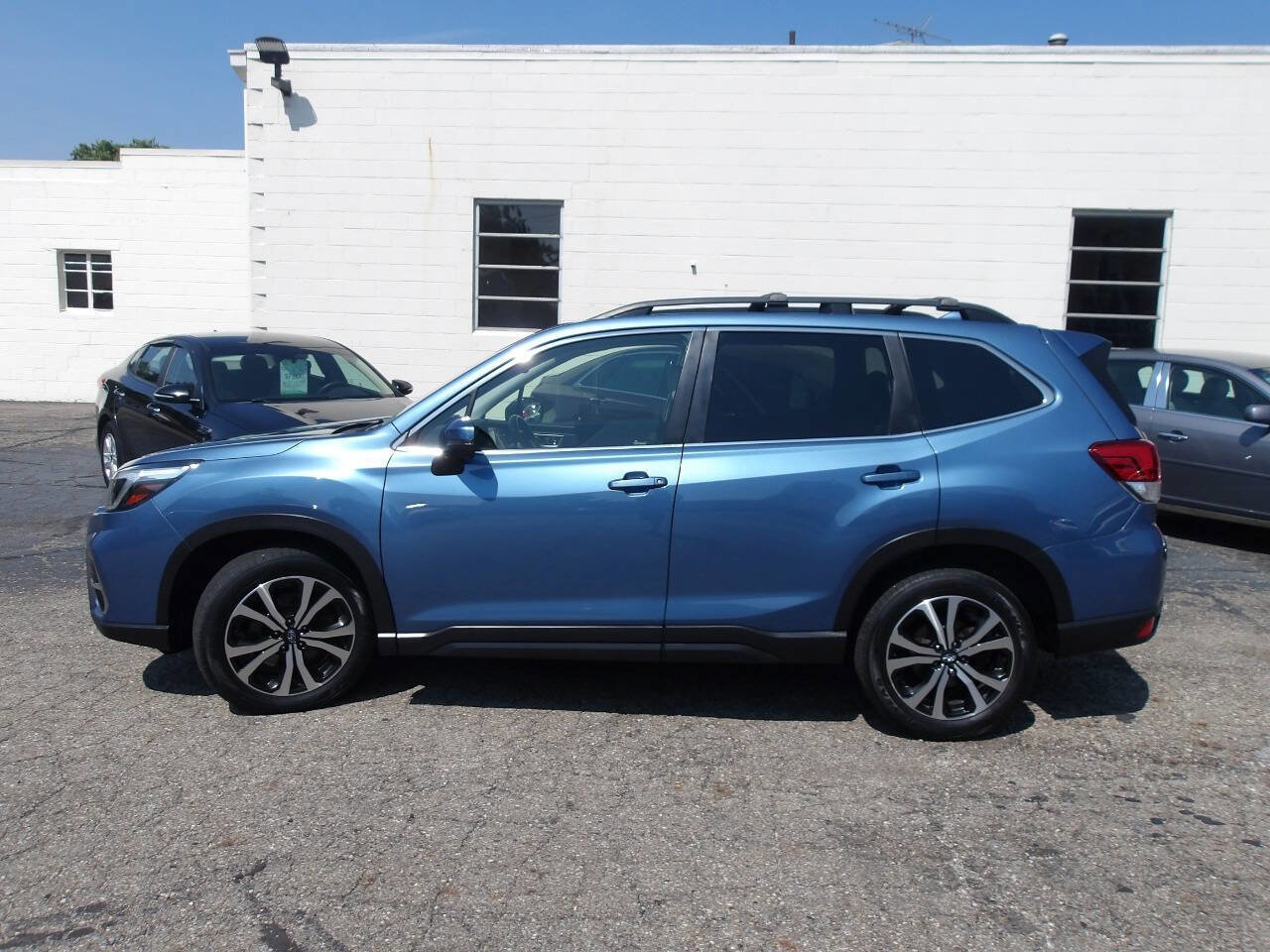 Used 2020 Subaru Forester Limited w/ Popular Package #3 image 3