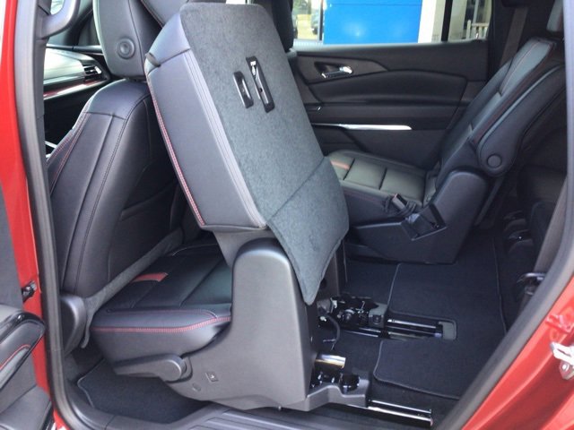 New 2026 Chevrolet Traverse RS w/ LPO, Floor Liner Package image 24