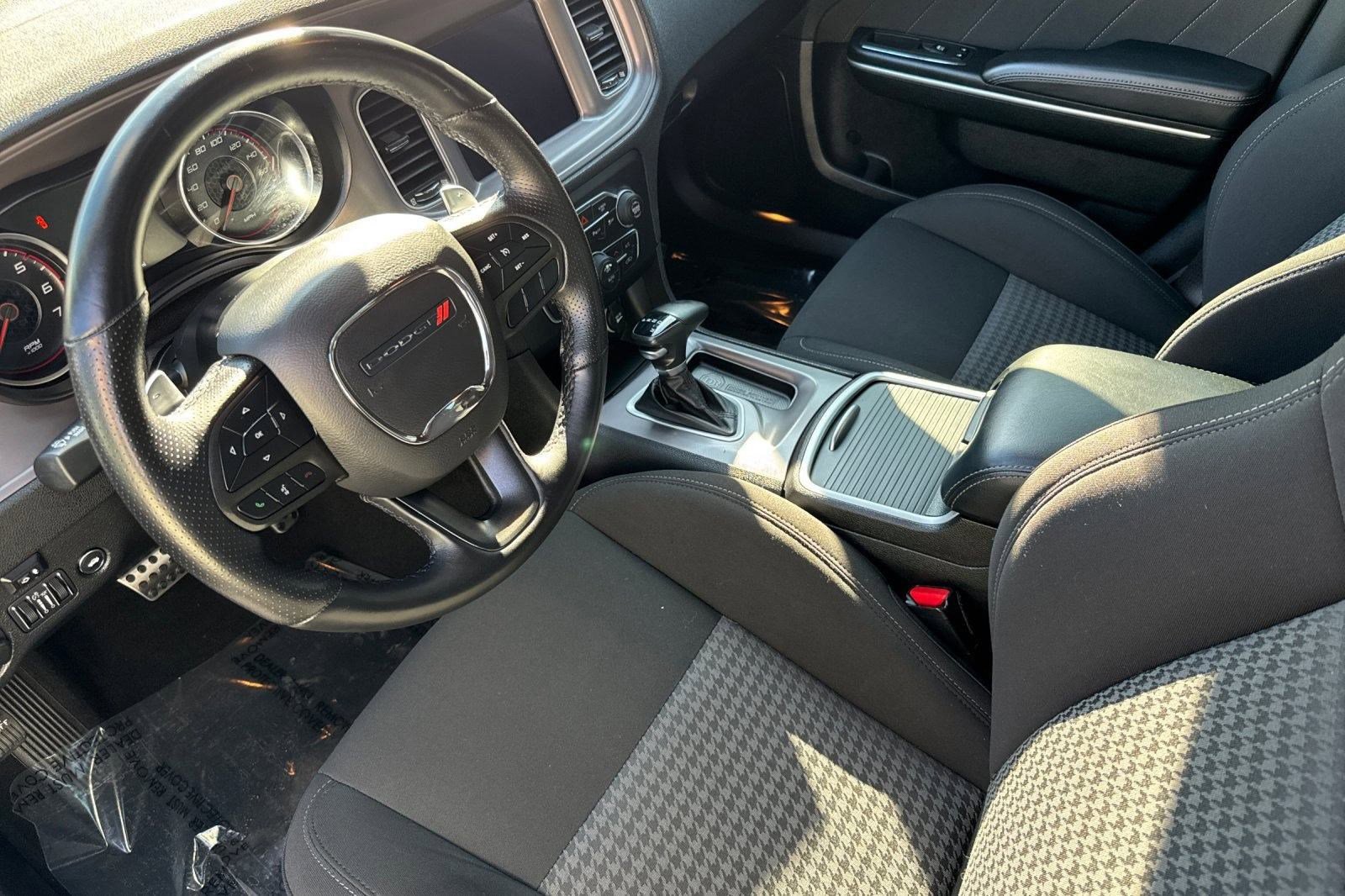 Used 2023 Dodge Charger Scat Pack w/ Navigation & Travel Group image 4