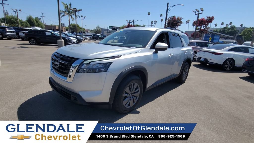 Used 2025 Nissan Pathfinder SV FWD image 4