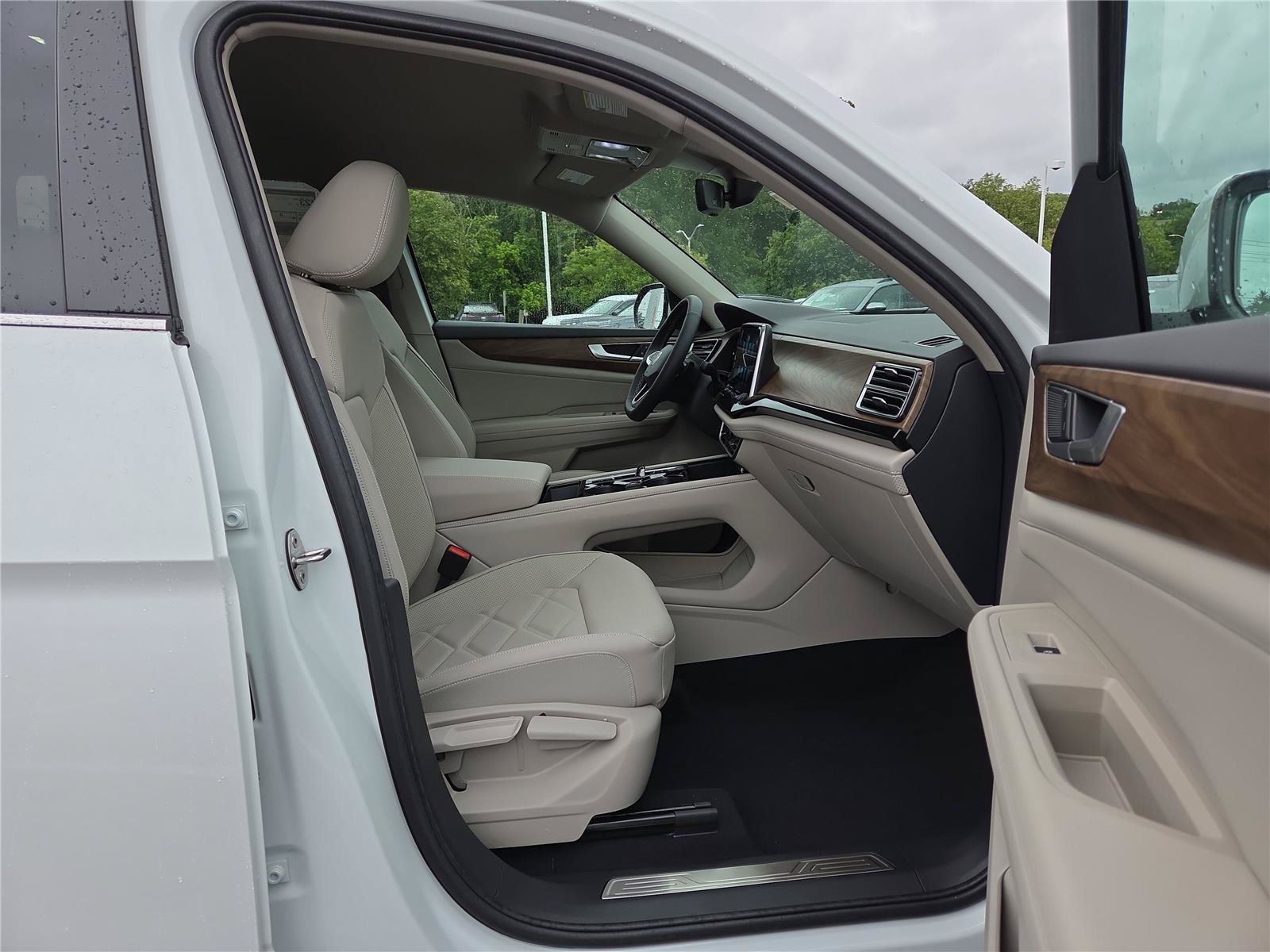 New 2026 Volkswagen Atlas SE FWD image 25