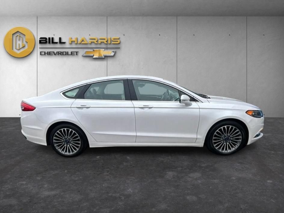 Used 2017 Ford Fusion SE w/ Fusion SE Technology Package FWD image 9