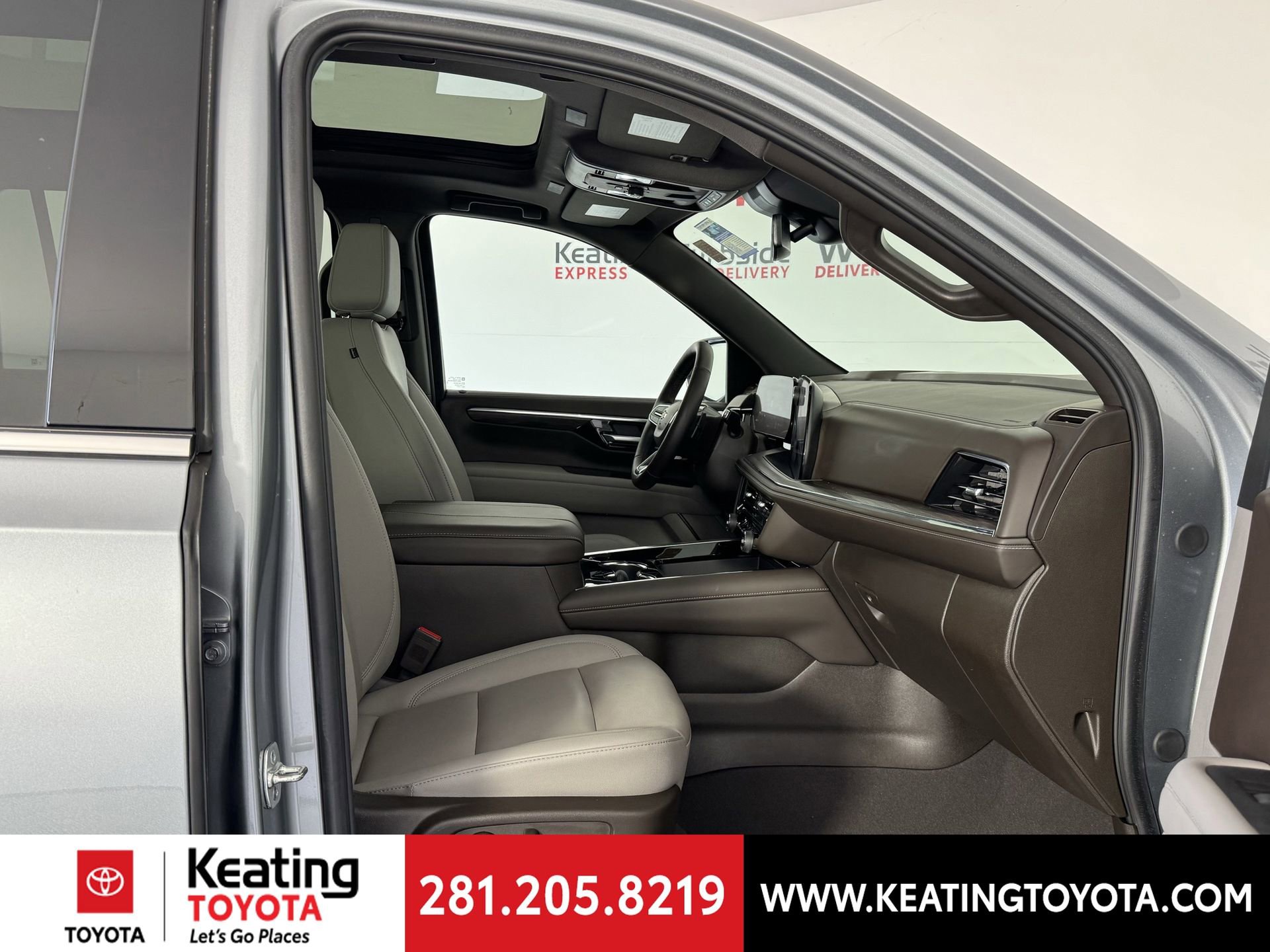 Used 2025 Chevrolet Suburban LT w/ Comfort Package RWD image 21