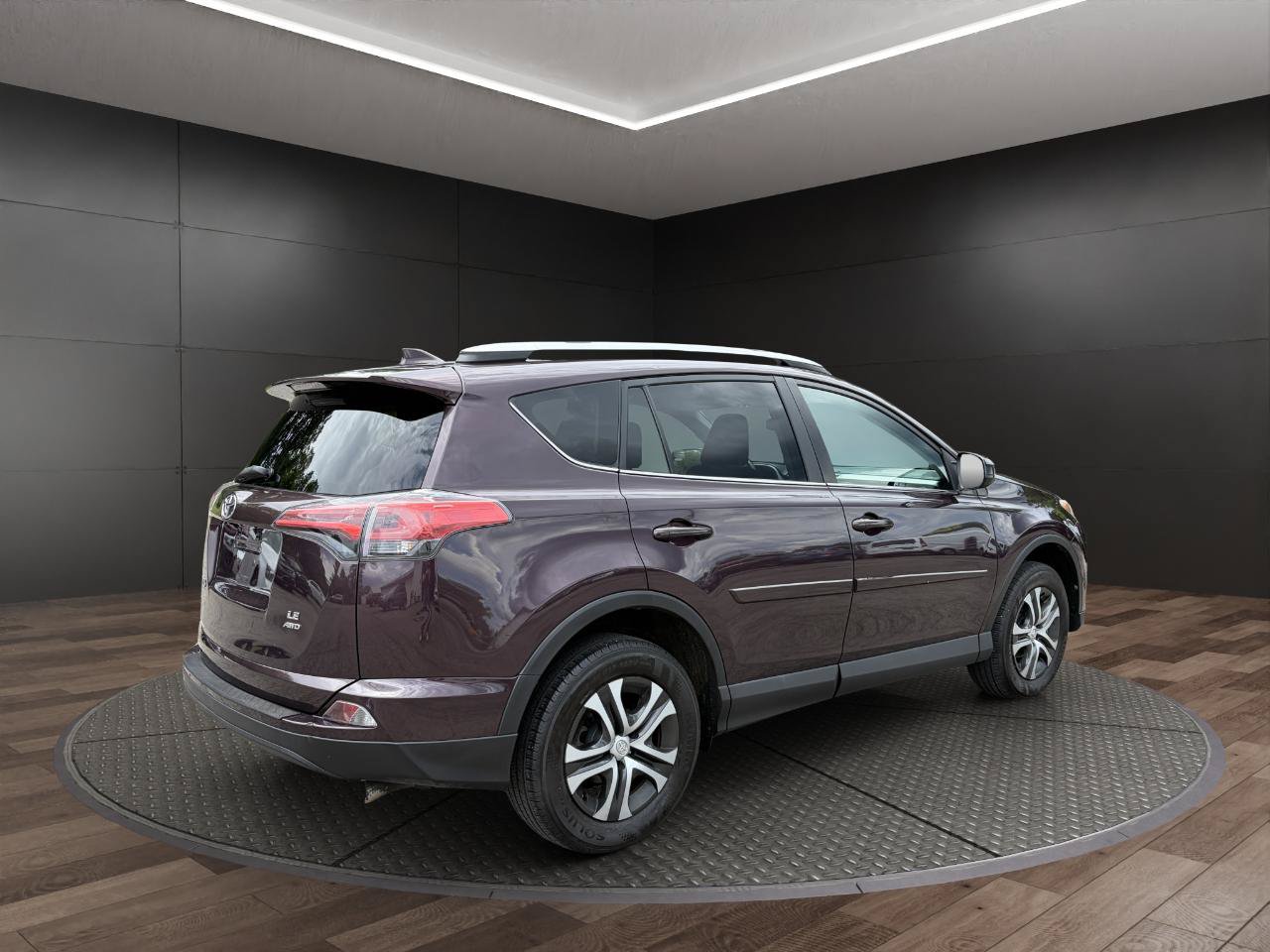 Used 2016 Toyota RAV4 LE AWD/4WD image 8