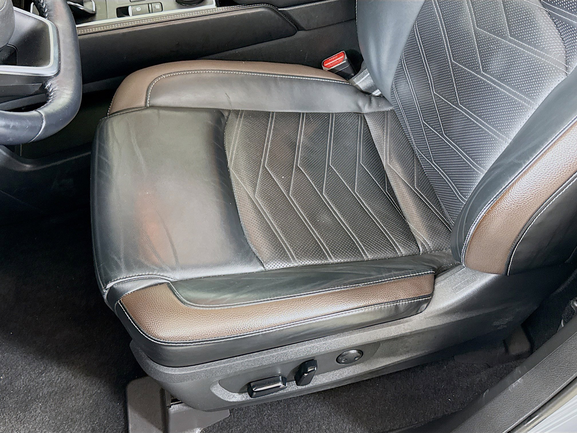 Used 2022 Nissan Pathfinder Platinum w/ Cargo Package image 21