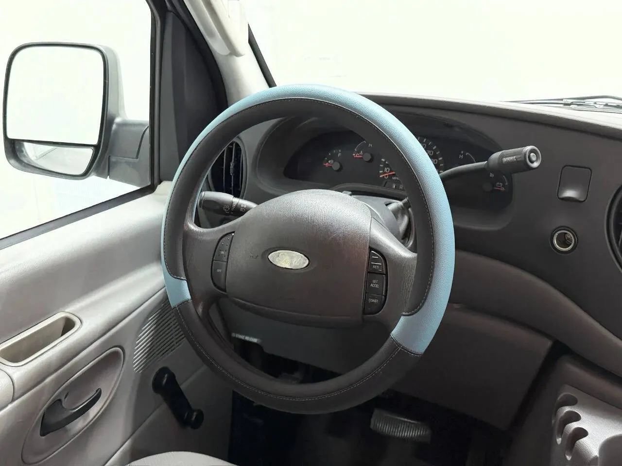 Used 2003 Ford E-350 and Econoline 350 XL RWD image 12