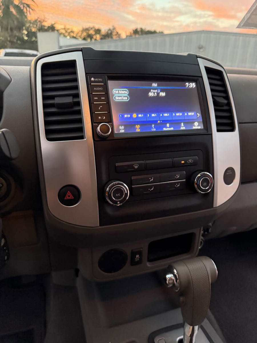 Used 2019 Nissan Frontier SV image 16