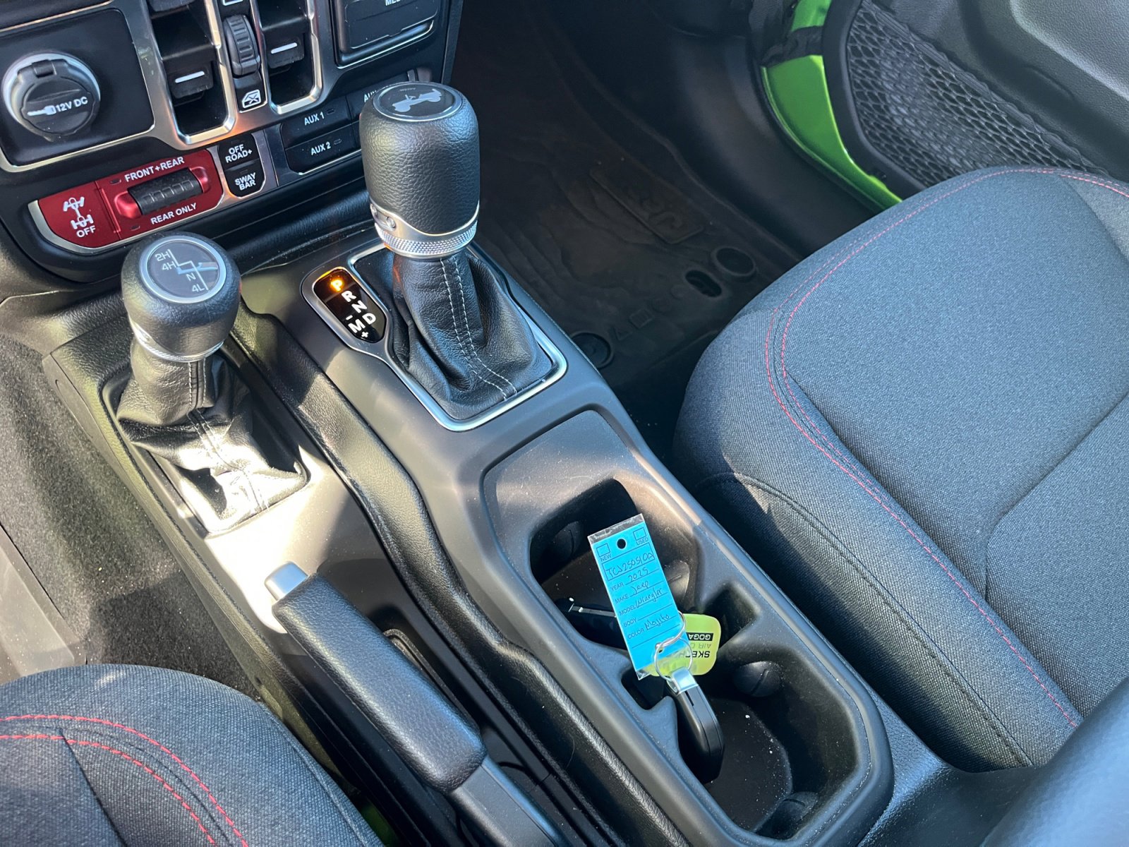 Used 2025 Jeep Wrangler Unlimited Rubicon w/ Technology Group image 32