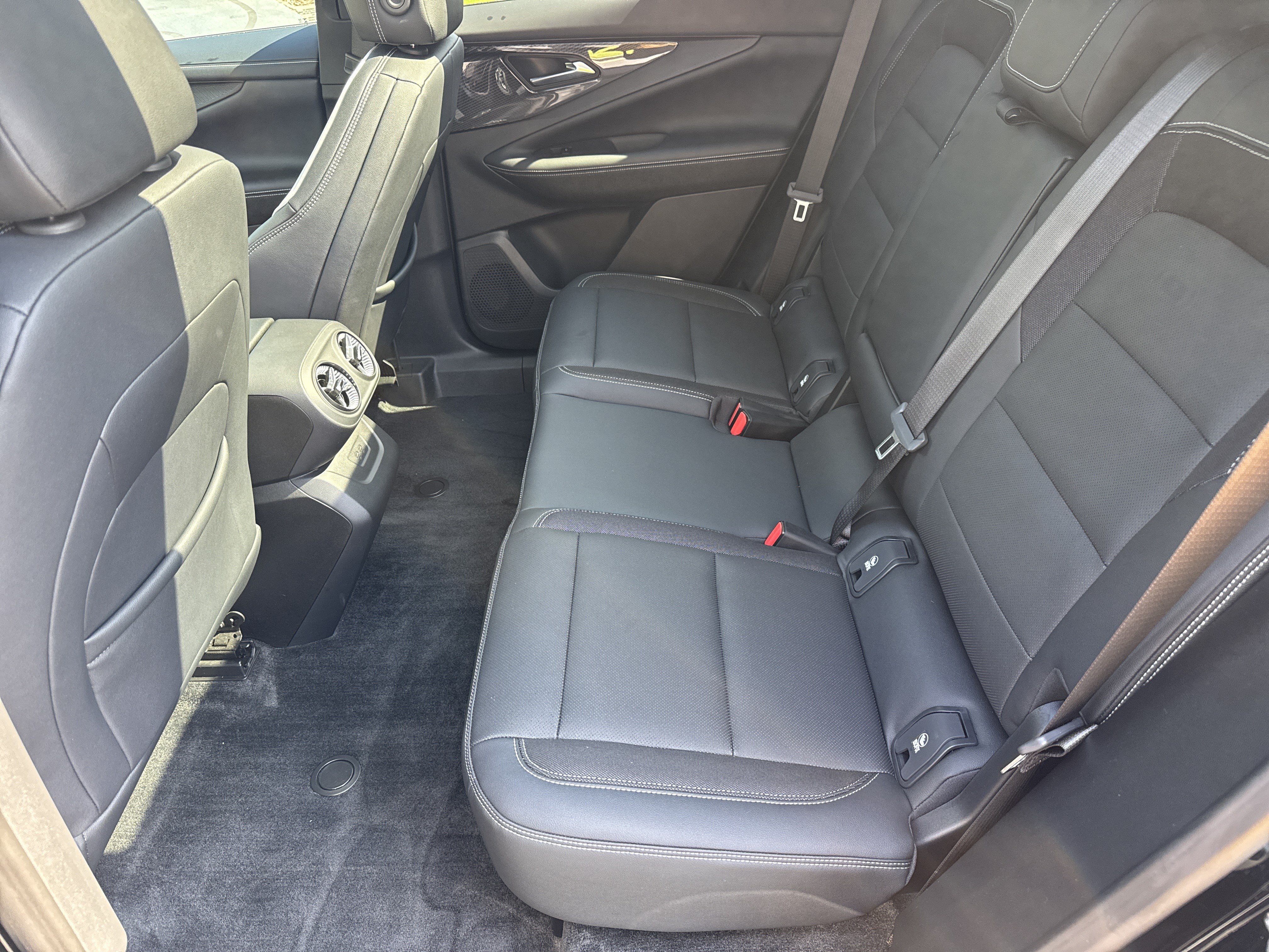 Used 2024 Chevrolet Blazer EV LT AWD/4WD image 19