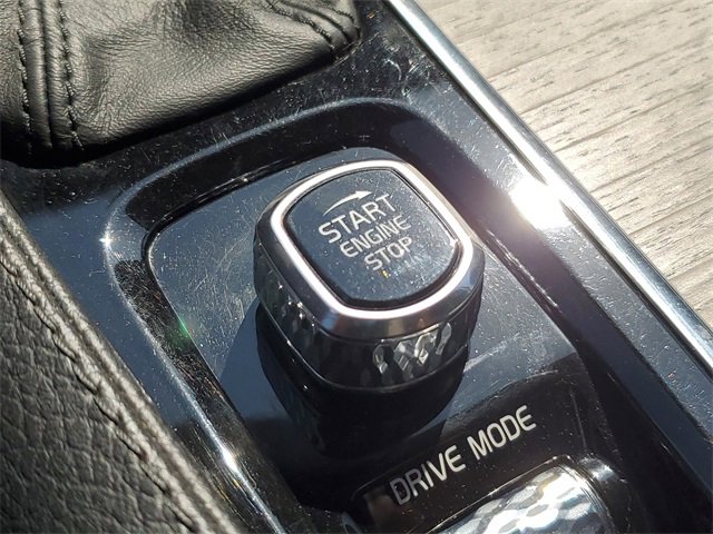 Used 2021 Volvo V90 T6 Cross Country image 16