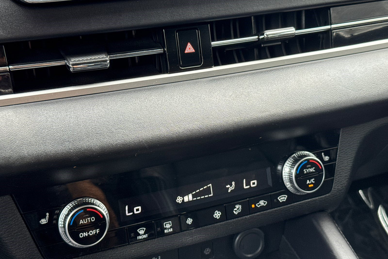 Used 2024 Mitsubishi Outlander SE AWD/4WD image 19
