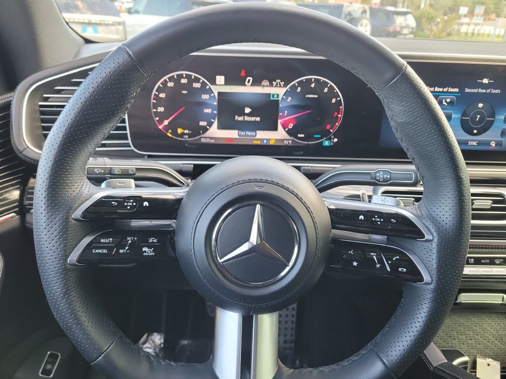 Used 2025 Mercedes-Benz GLS 580 4MATIC image 29