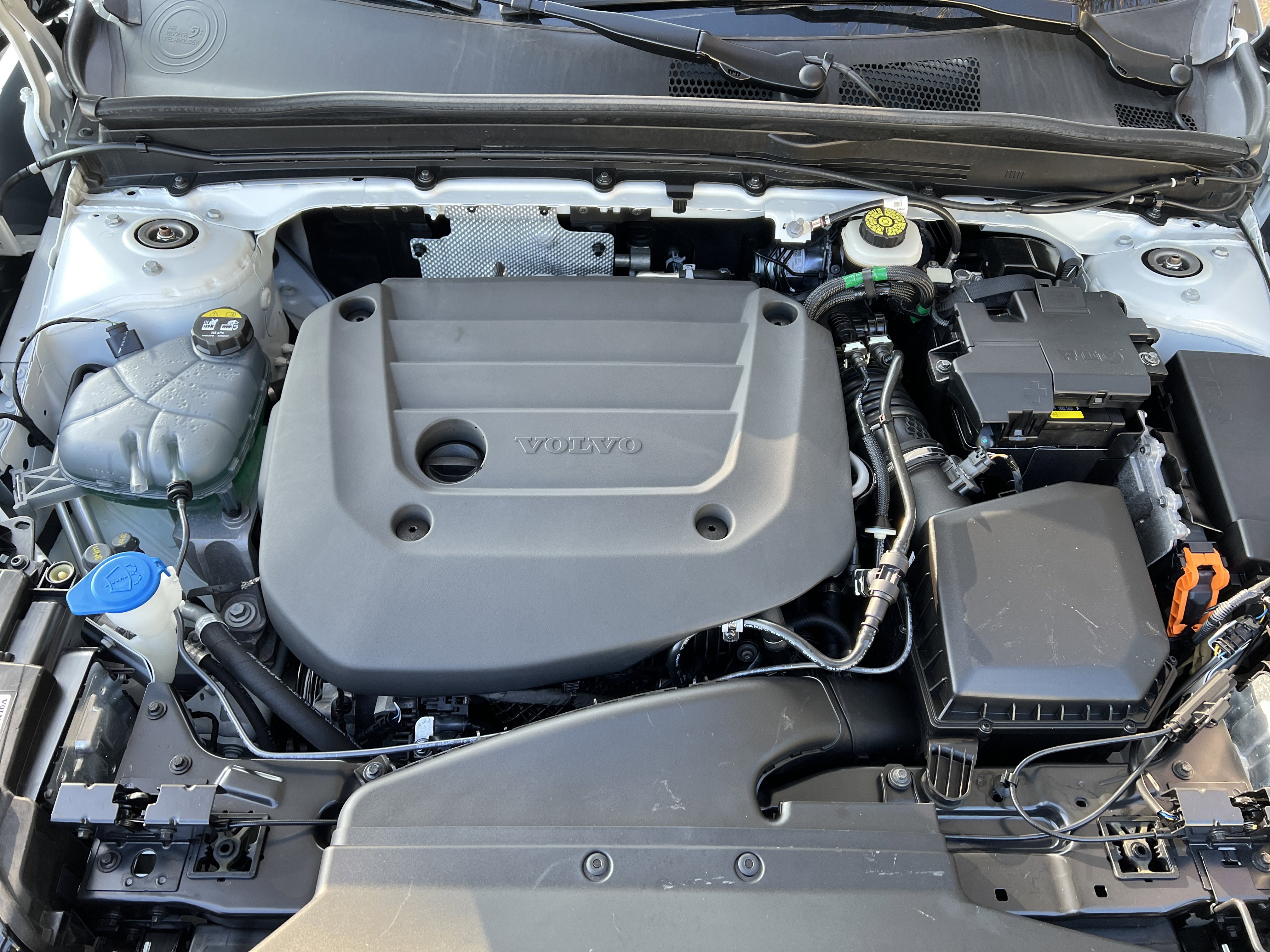 Used 2025 Volvo XC40 B5 Plus image 34