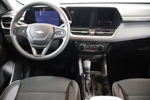 Used 2025 Chevrolet TrailBlazer LT AWD/4WD image 13