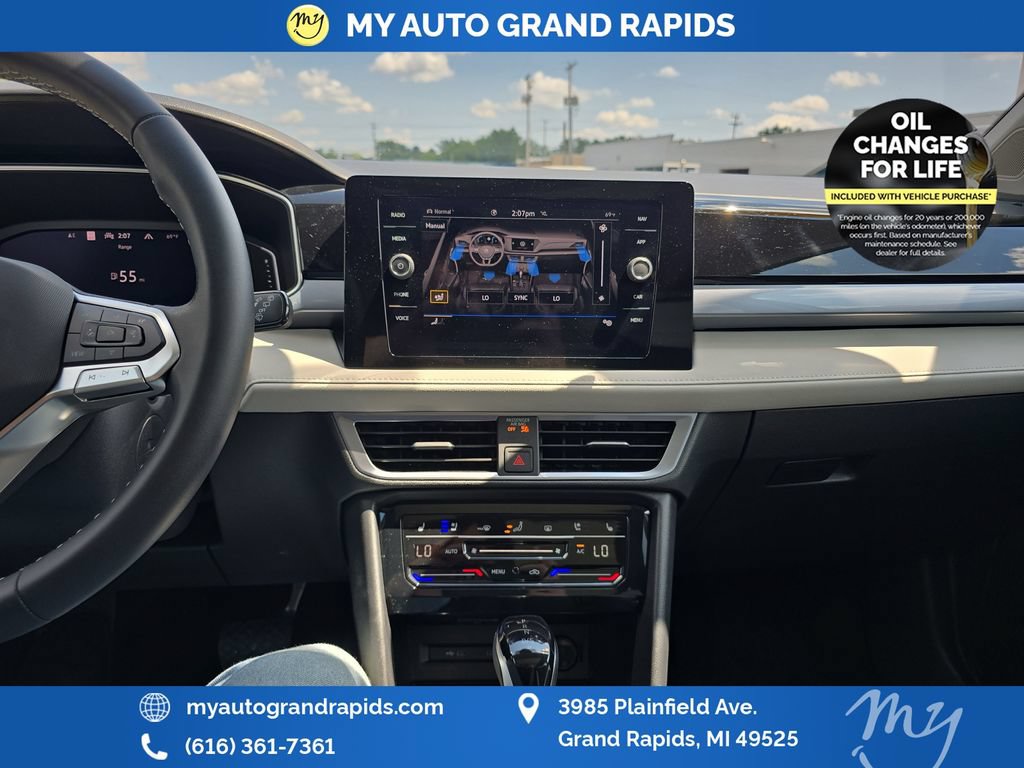 Used 2025 Volkswagen Taos SEL w/ Black Wheel Plus Package AWD/4WD image 18