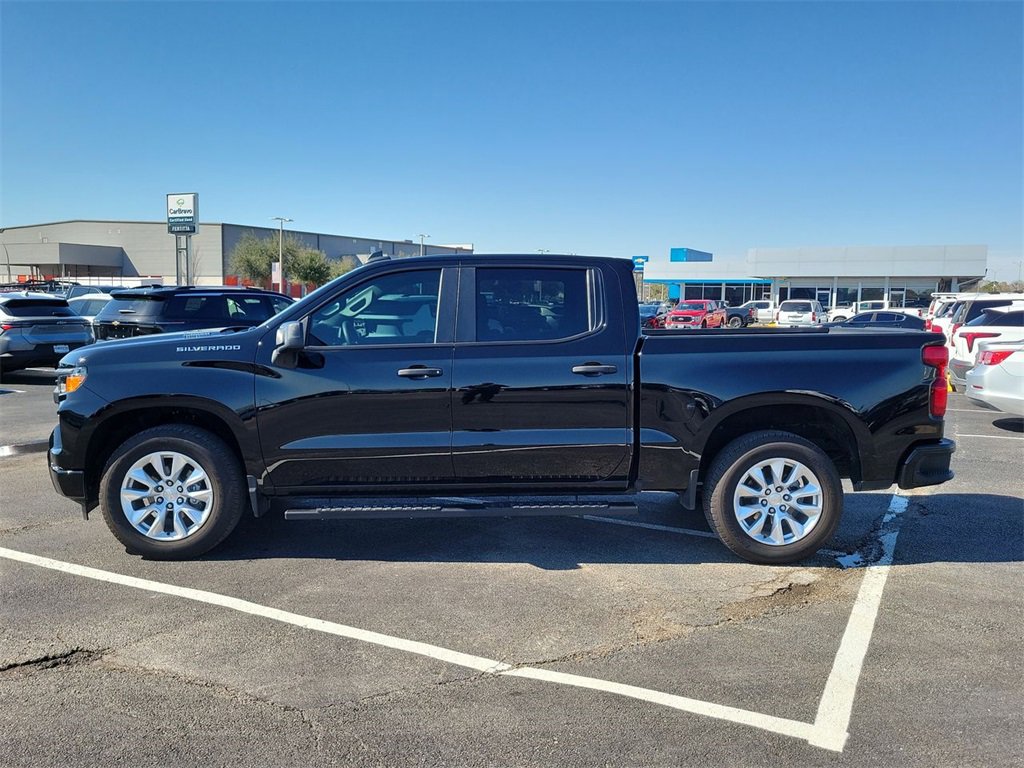 Used 2025 Chevrolet Silverado 1500 Custom image 3