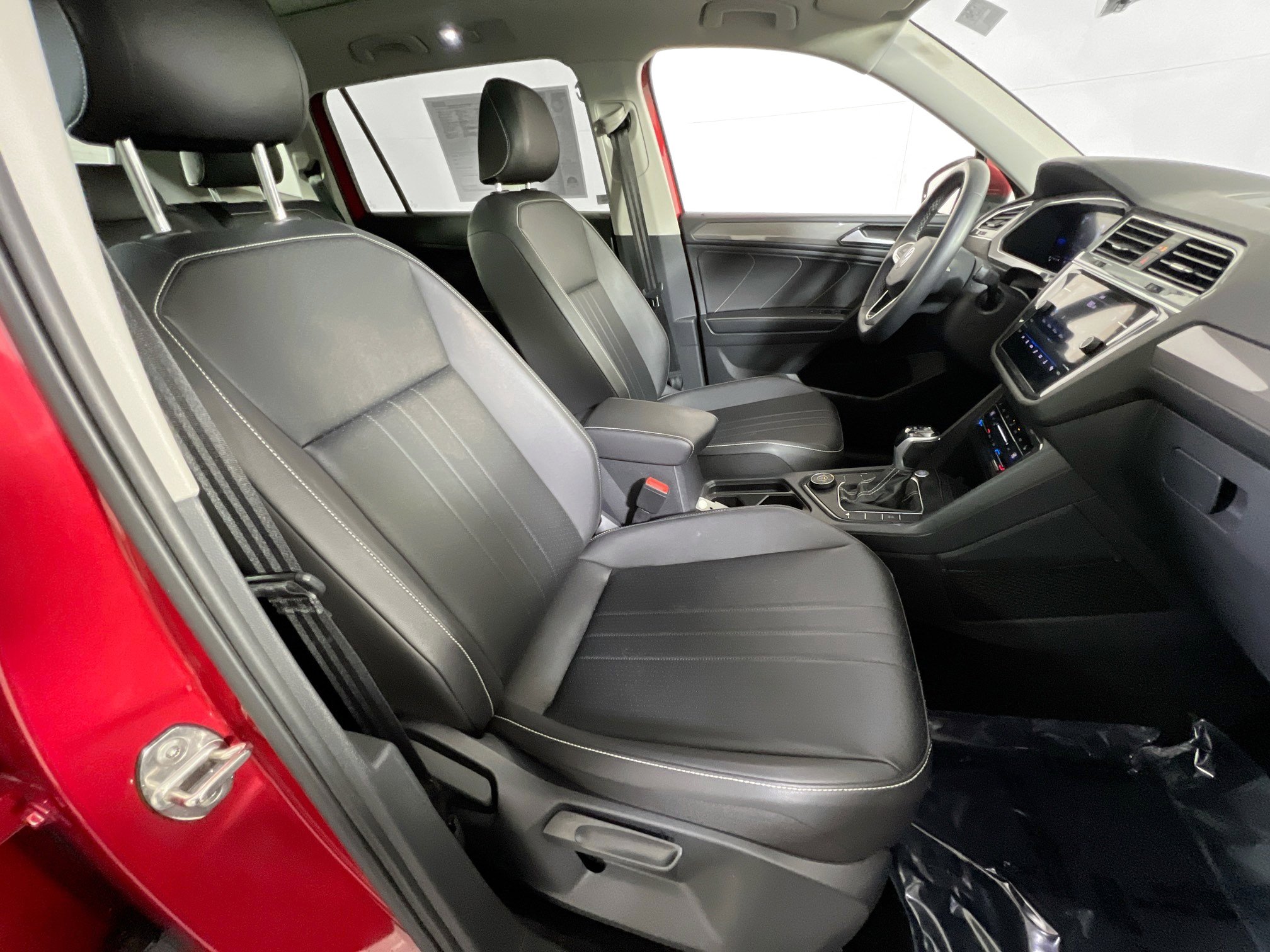 Used 2022 Volkswagen Tiguan SE image 27