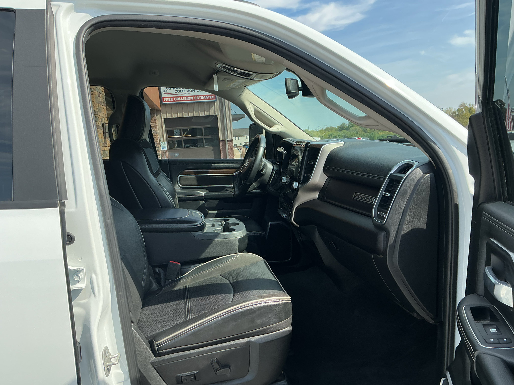 Used 2024 RAM 2500 Laramie AWD/4WD image 19