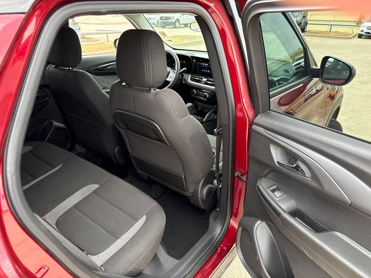 Used 2025 Chevrolet TrailBlazer LT AWD/4WD image 13
