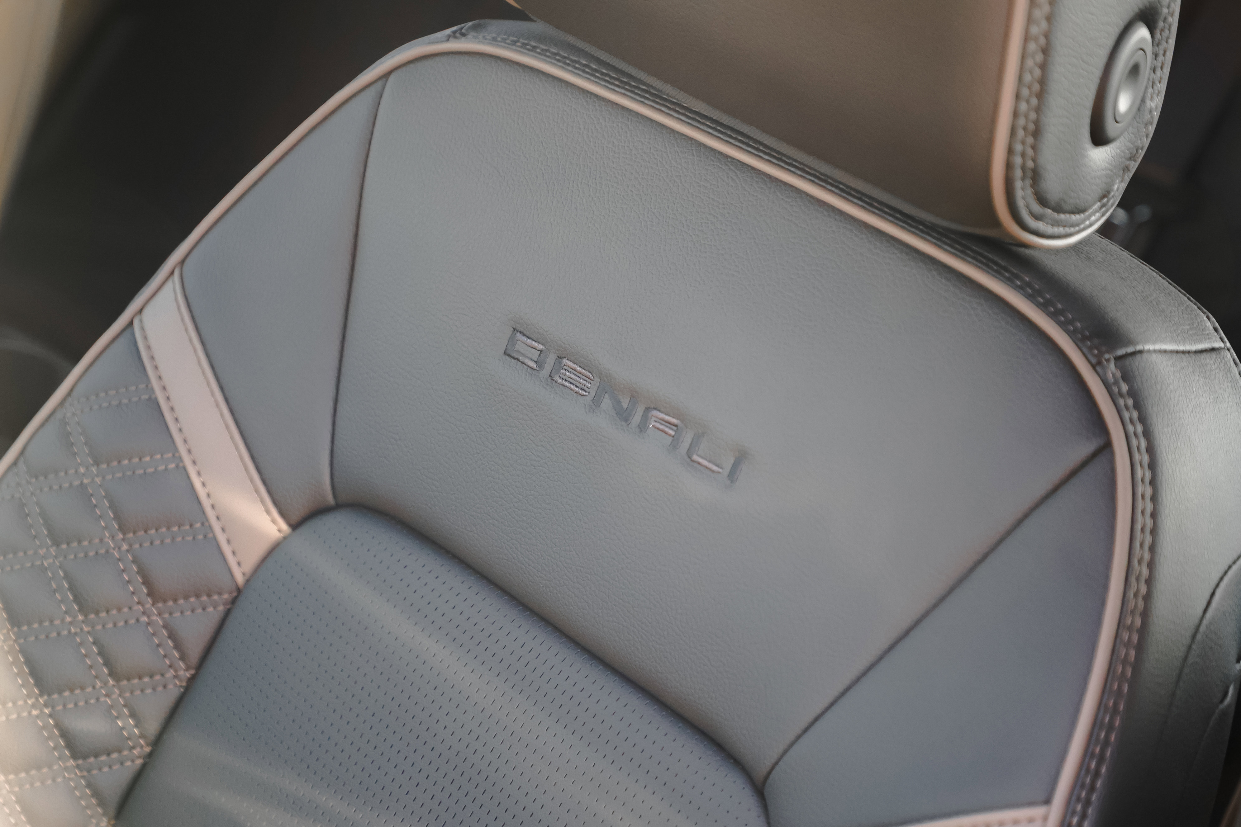 New 2026 GMC Canyon Denali image 13