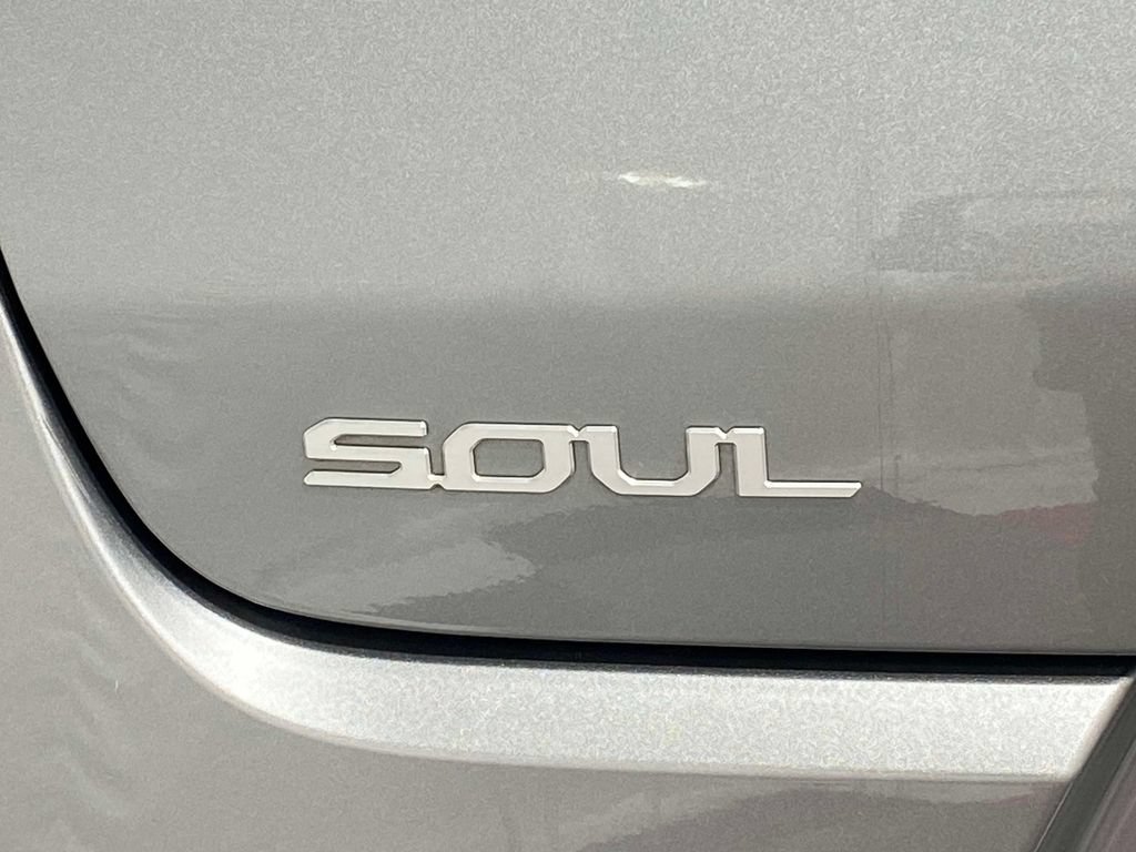 Used 2025 Kia Soul LX w/ LX Technology Package FWD image 8
