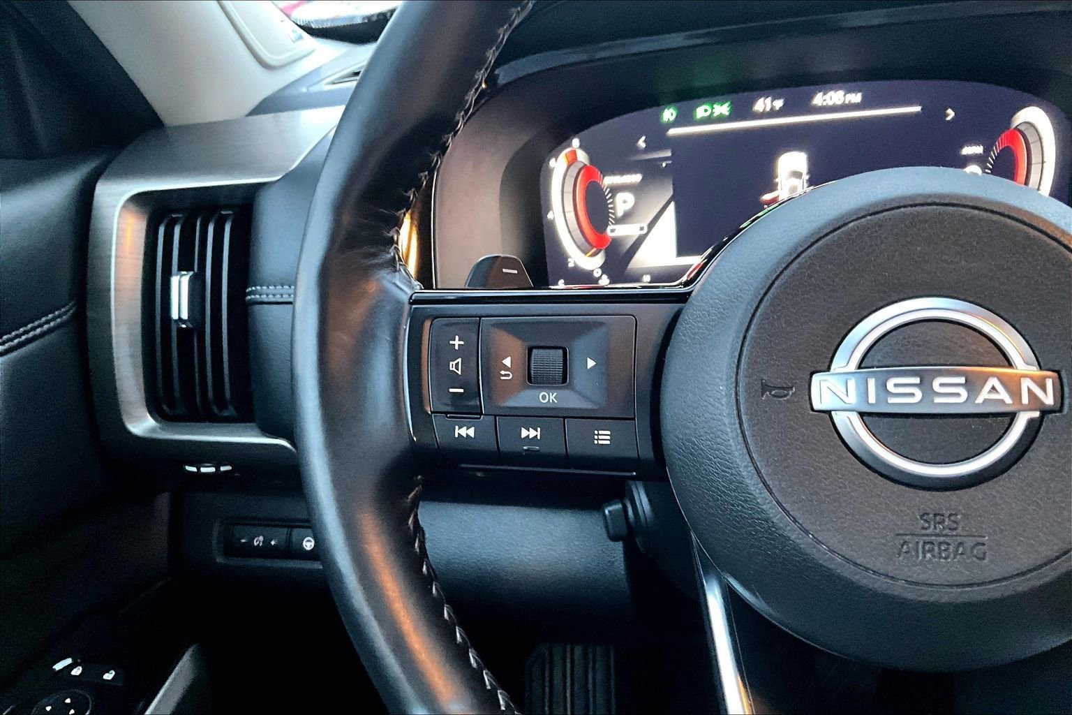 Used 2023 Nissan Pathfinder Platinum image 11