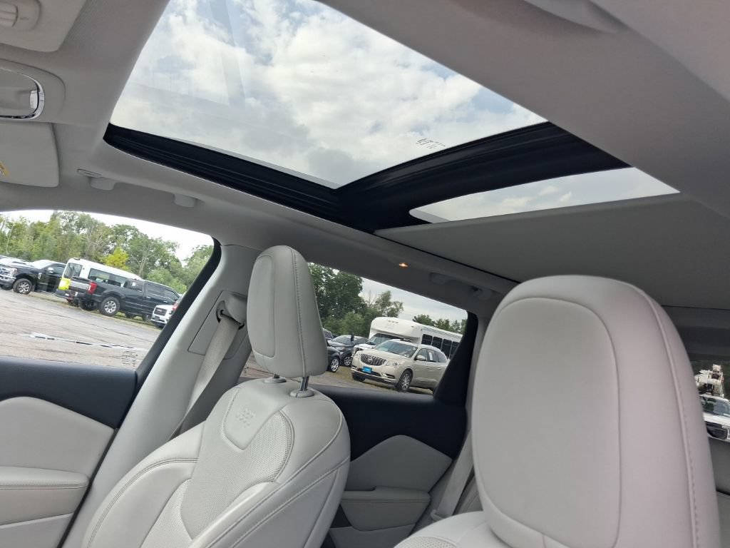 Used 2019 Jeep Cherokee Limited AWD/4WD image 23