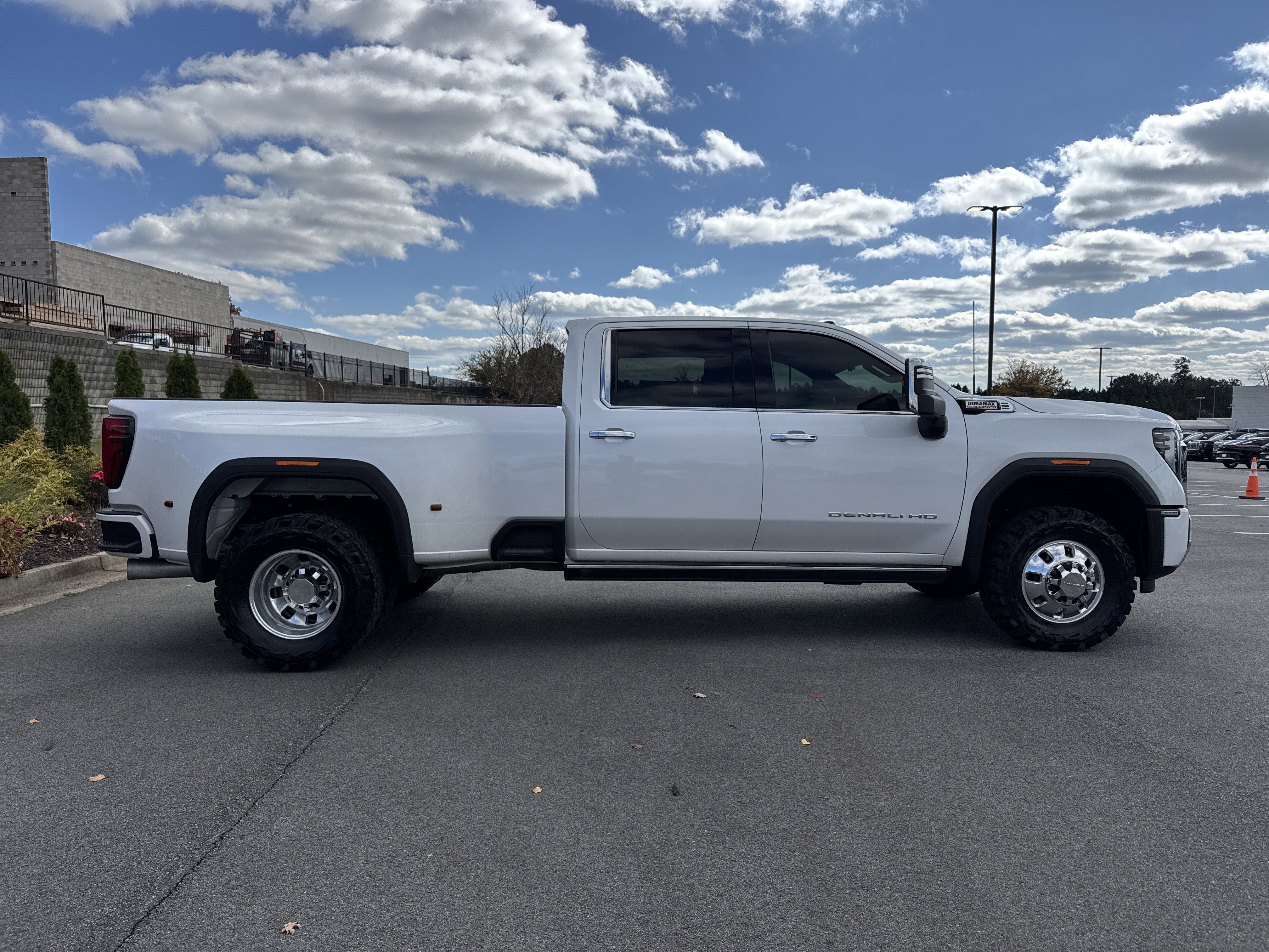 Used 2024 GMC Sierra 3500 Denali w/ Technology Package image 11