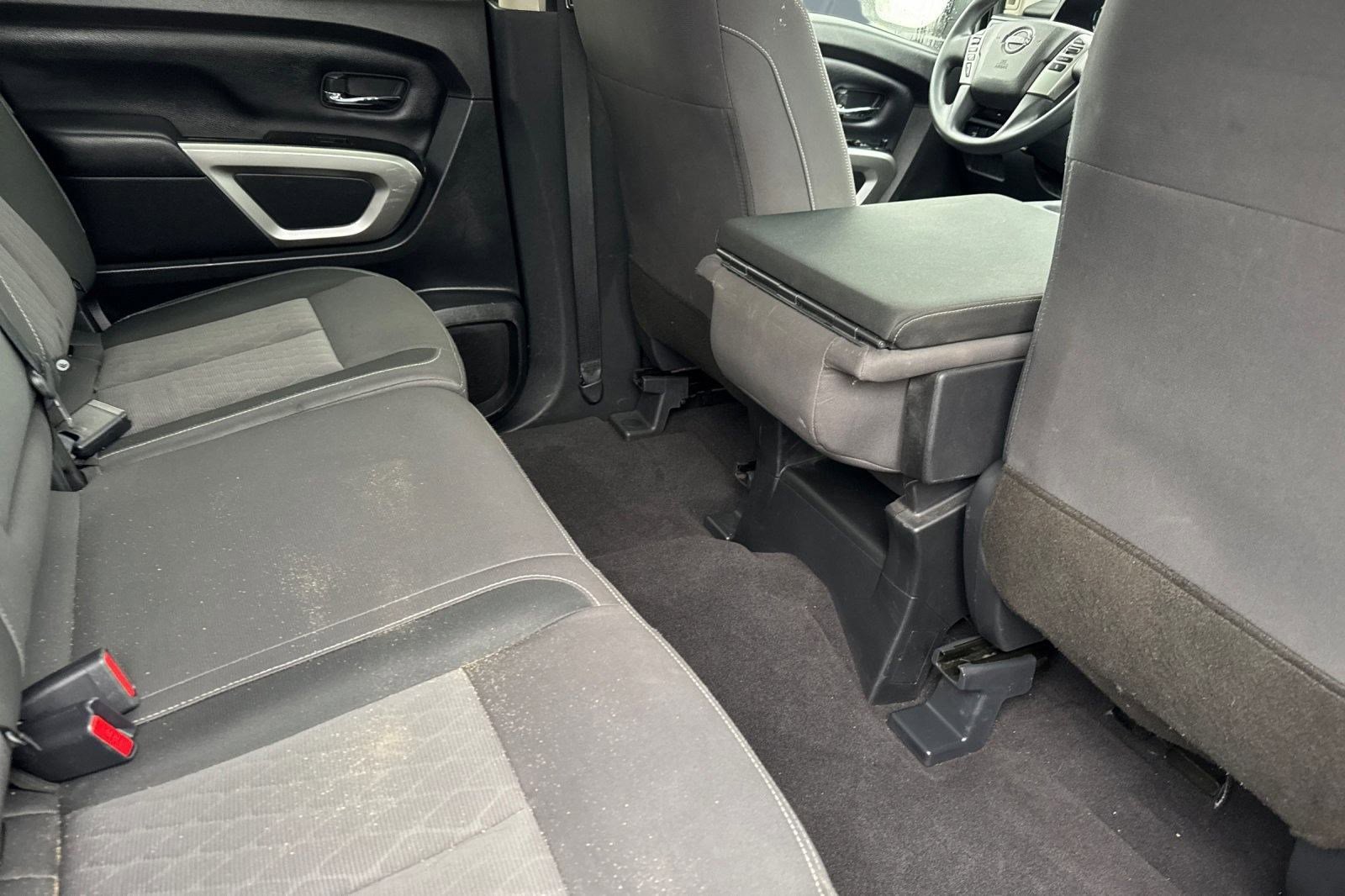 Used 2023 Nissan Titan SV image 29