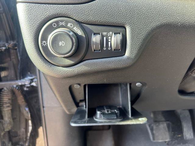 Certified 2019 Jeep Cherokee Trailhawk AWD/4WD image 10