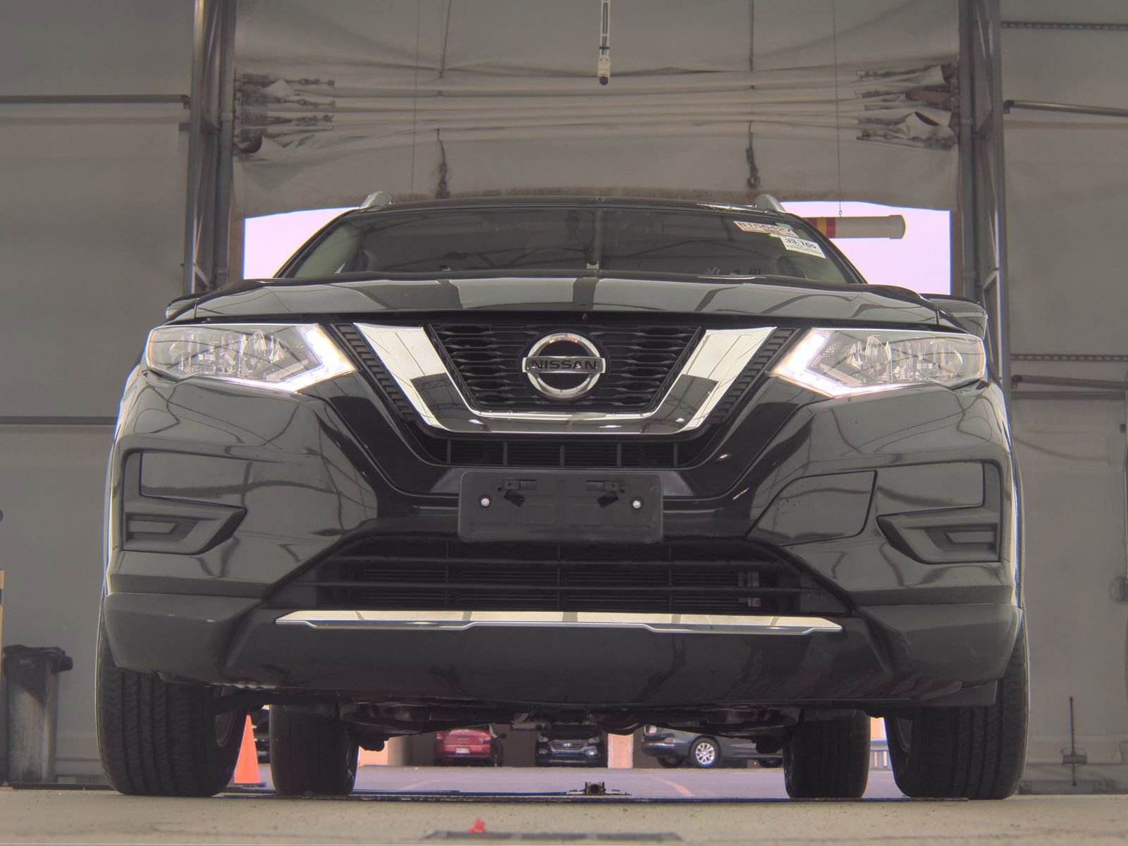 Used 2018 Nissan Rogue SV image 4