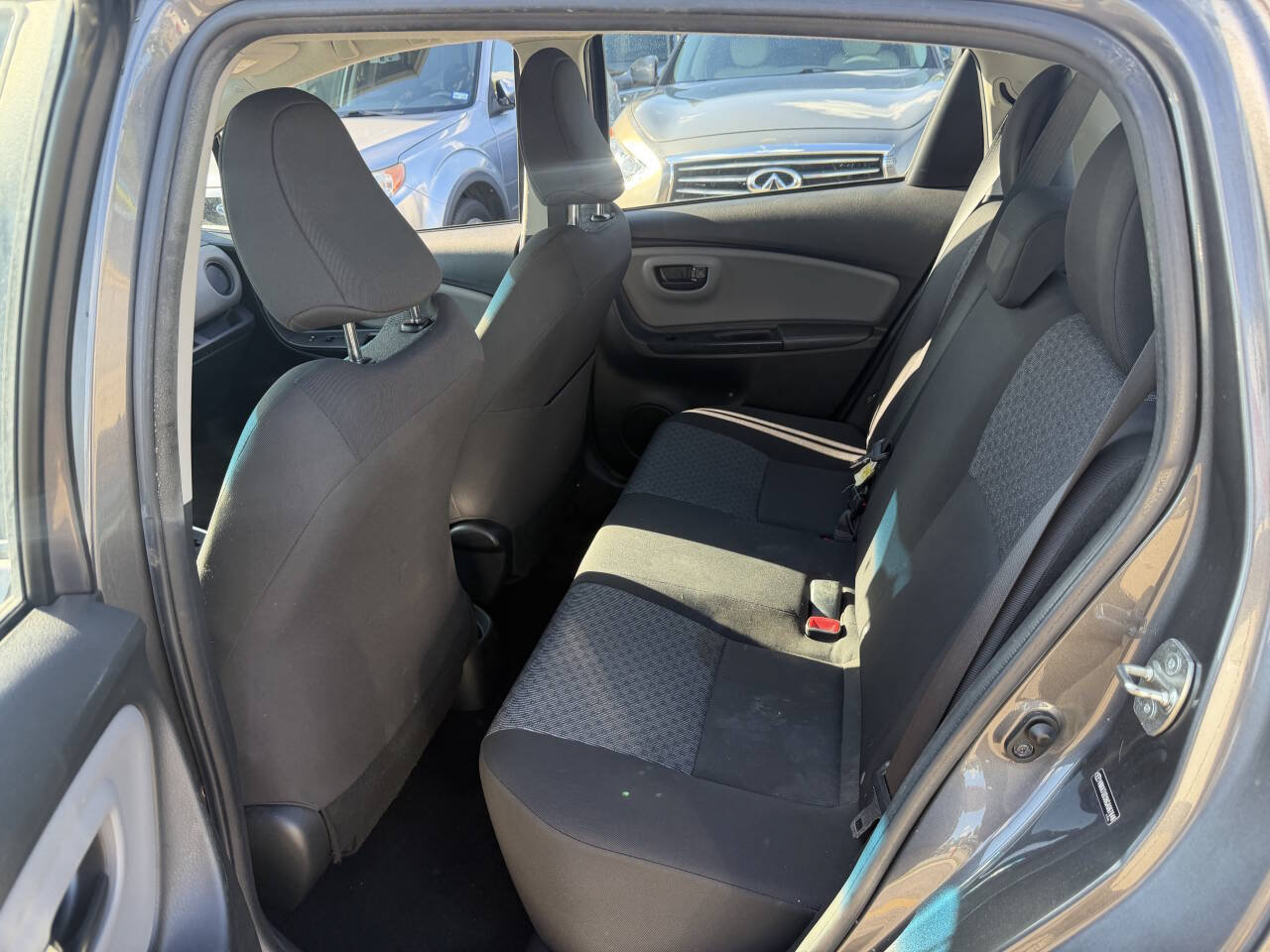 Used 2016 Toyota Yaris L FWD image 7