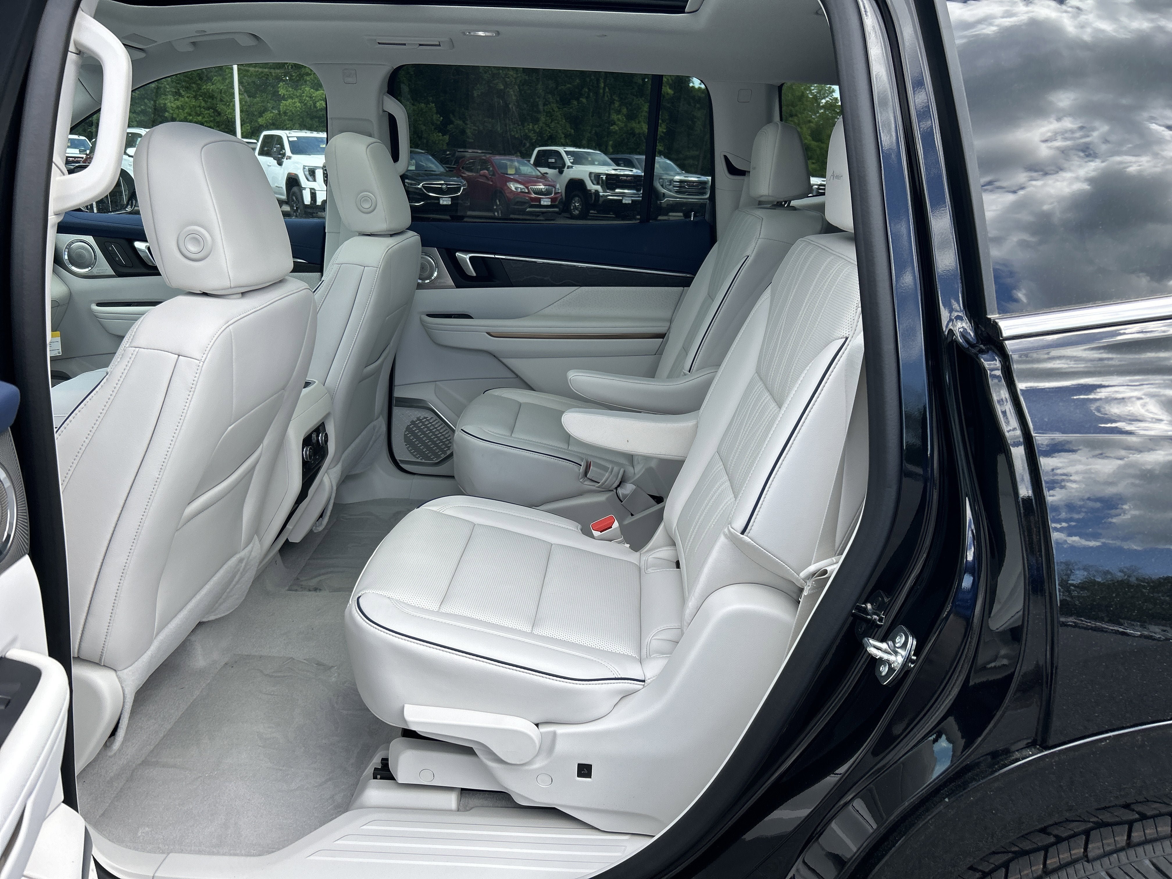 New 2026 Buick Enclave Avenir w/ Super Cruise Package FWD image 26