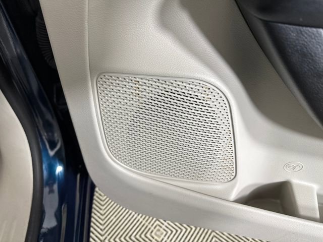 Used 2024 Chrysler Pacifica Select image 29