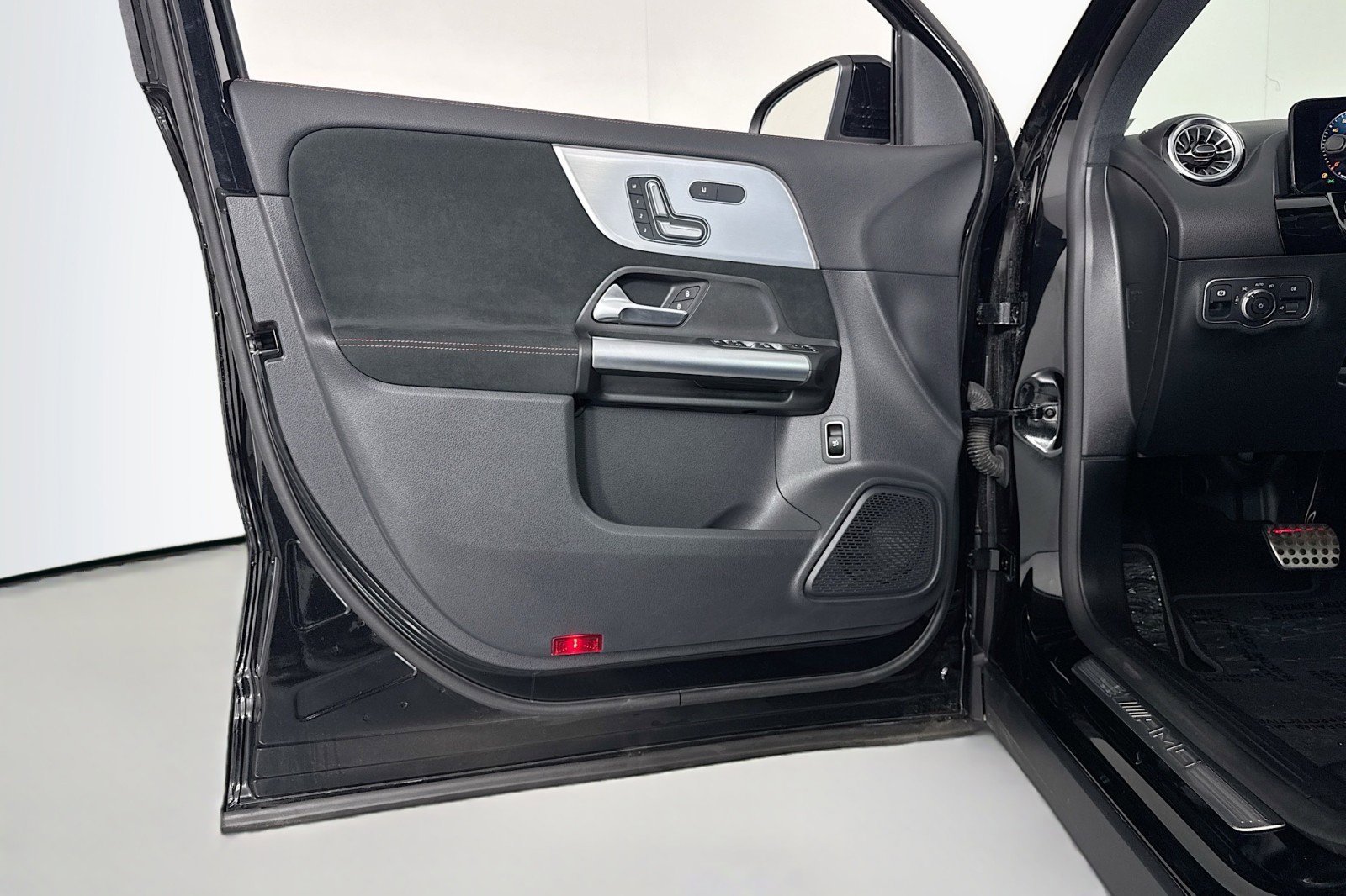 Certified 2023 Mercedes-Benz GLA 35 AMG 4MATIC image 22