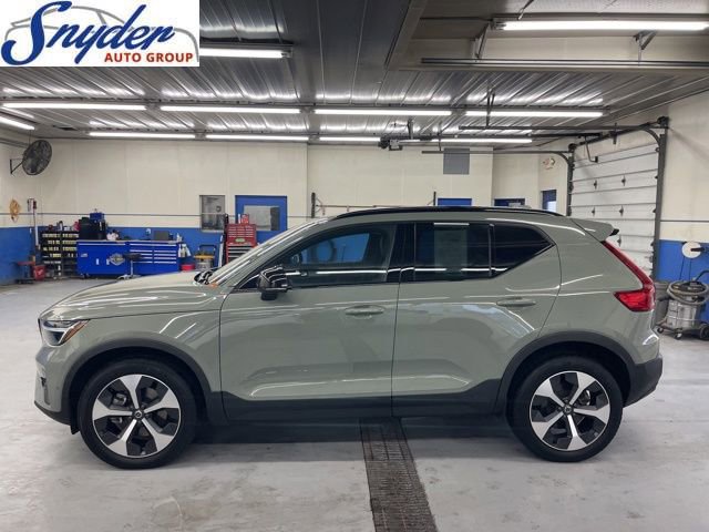 Used 2023 Volvo XC40 B5 Plus w/ Driver Assist Package image 1