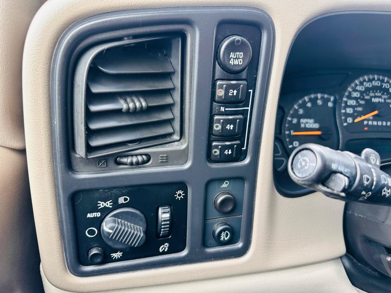 Used 2006 Chevrolet Avalanche LS w/ Sun And Sound Package AWD/4WD image 23