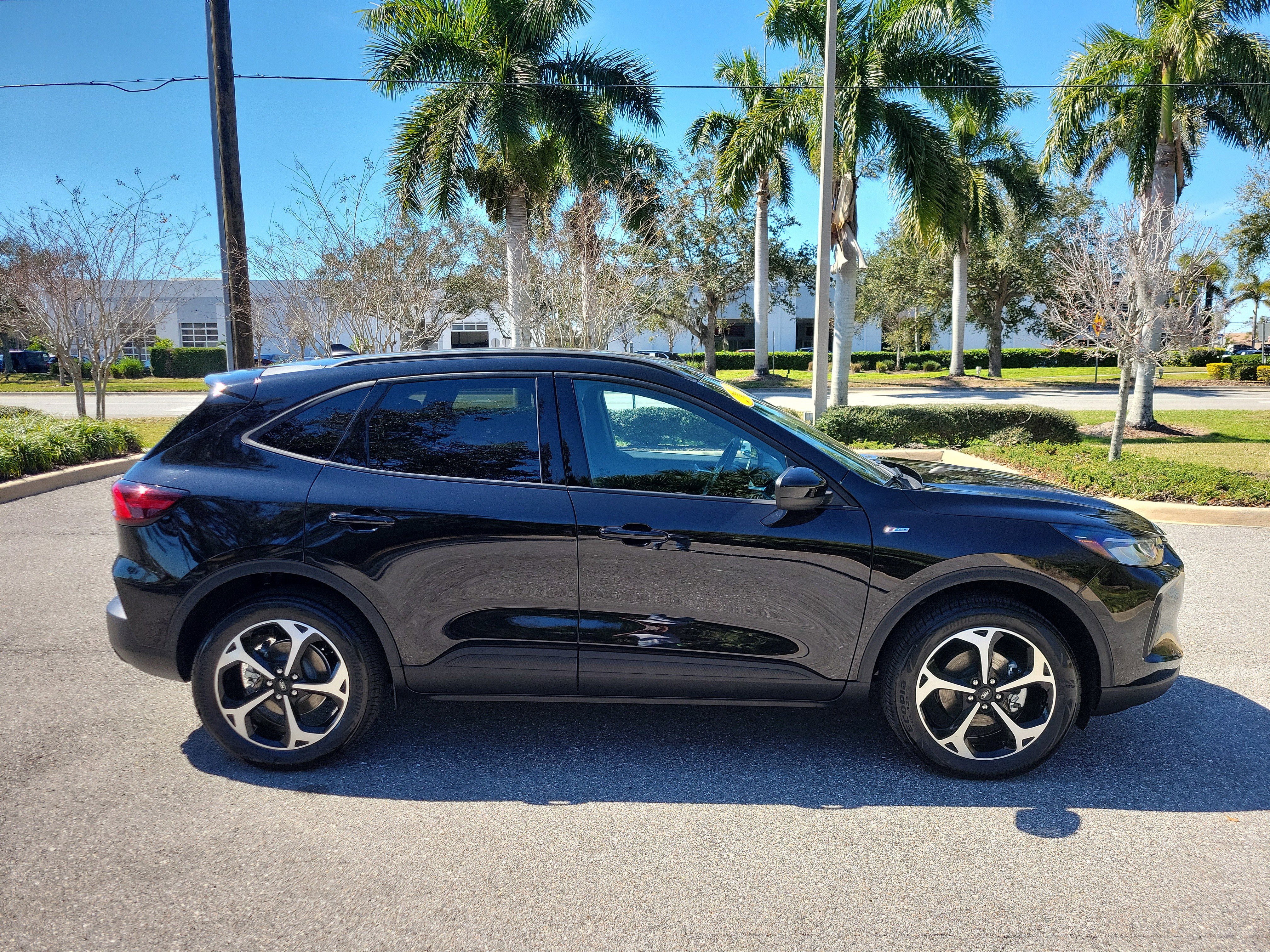 Used 2025 Ford Escape ST-Line Select w/ Tech Pack #1 image 3