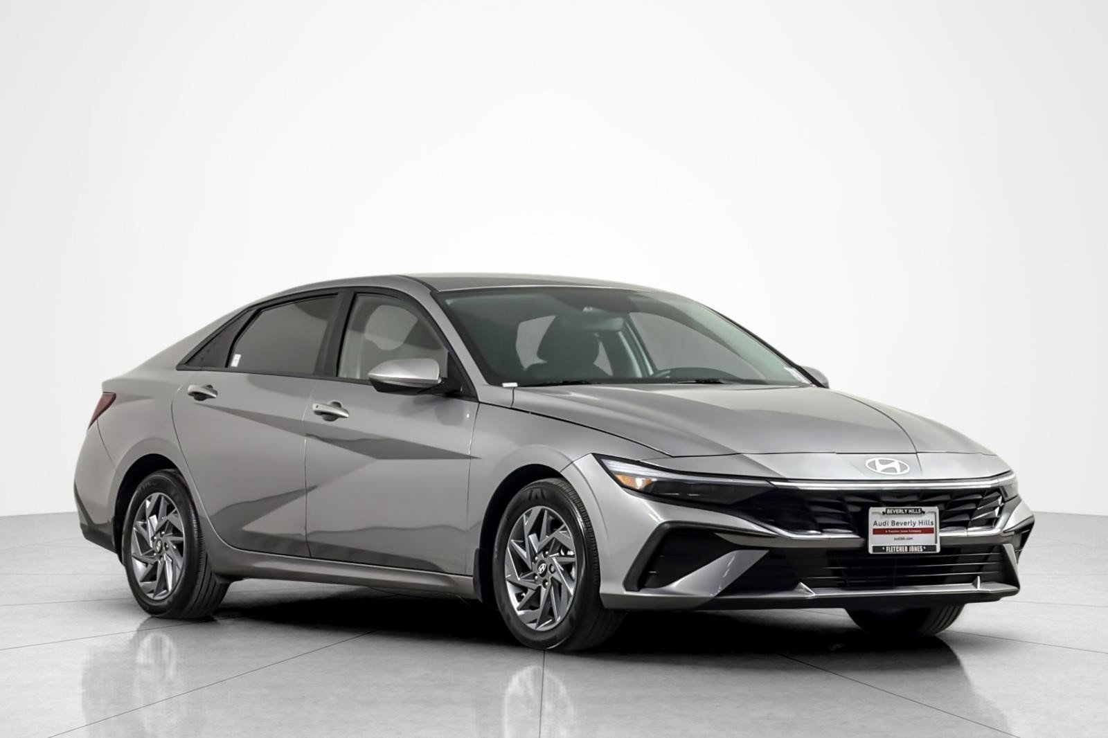 Used 2024 Hyundai Elantra SEL FWD image 7