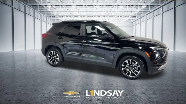 Used 2025 Chevrolet TrailBlazer LT FWD image 3