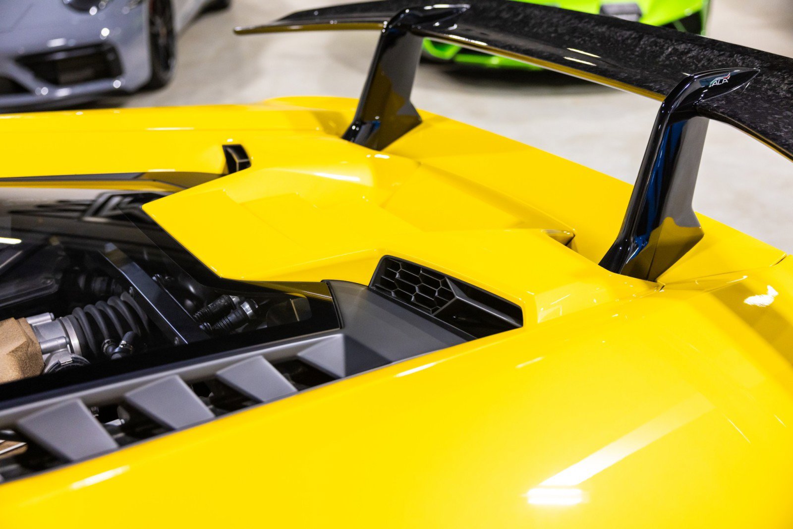 Used 2018 Lamborghini Huracan Performante AWD/4WD image 19