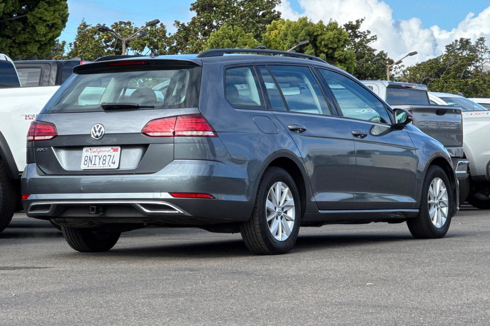 Used 2019 Volkswagen Golf S image 4