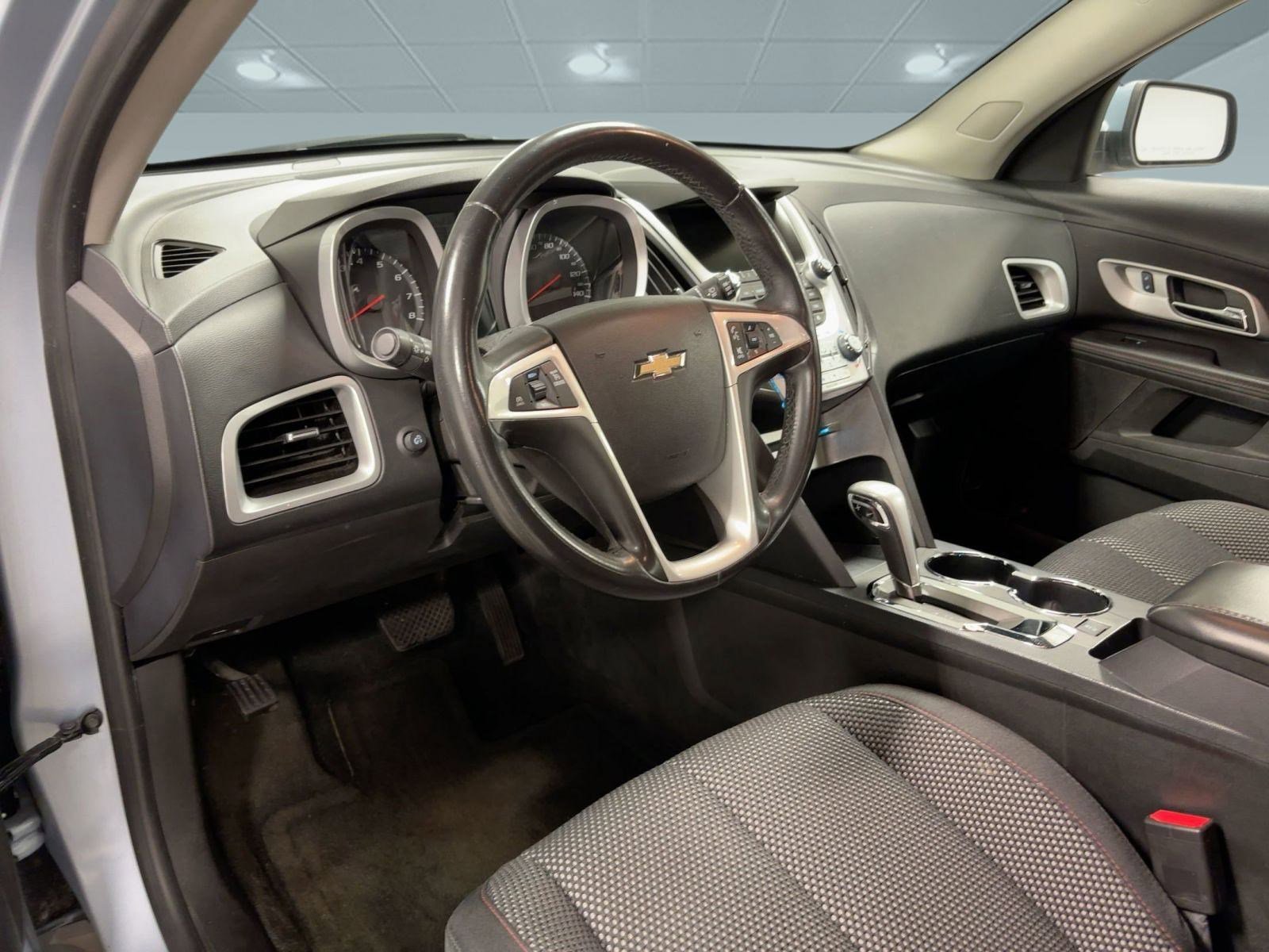 Used 2015 Chevrolet Equinox LT w/ Driver Convenience Package image 3