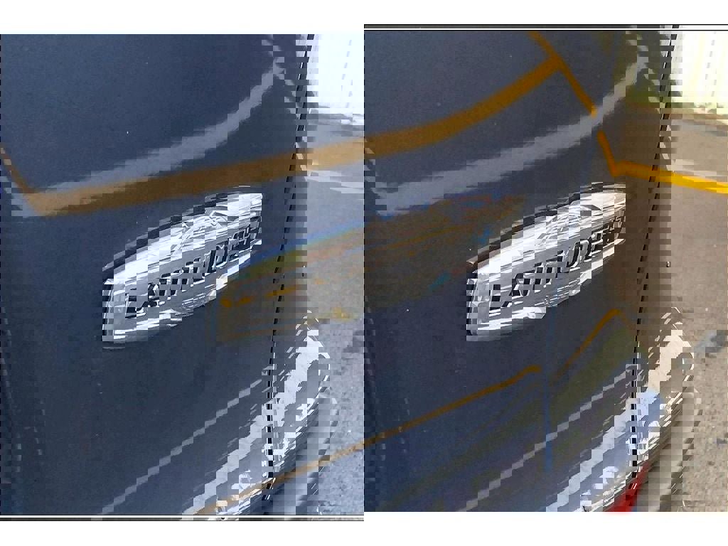 Used 2020 Jeep Cherokee Latitude Plus w/ Cold Weather Group image 9