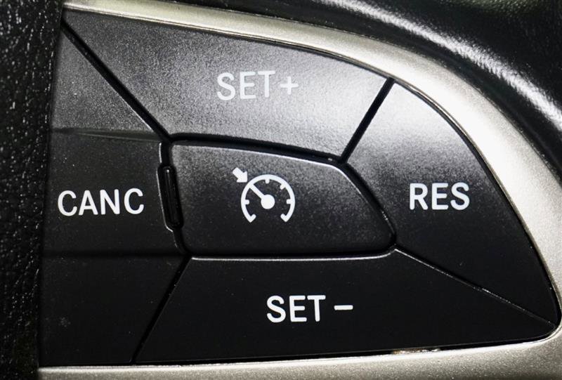 Used 2015 Jeep Grand Cherokee Limited w/ Luxury Group II image 28