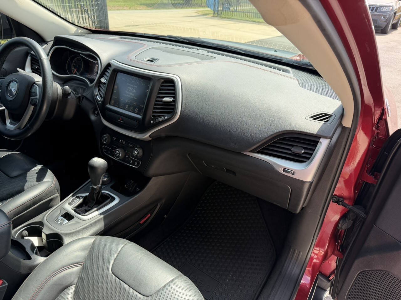 Used 2017 Jeep Cherokee Trailhawk AWD/4WD image 17