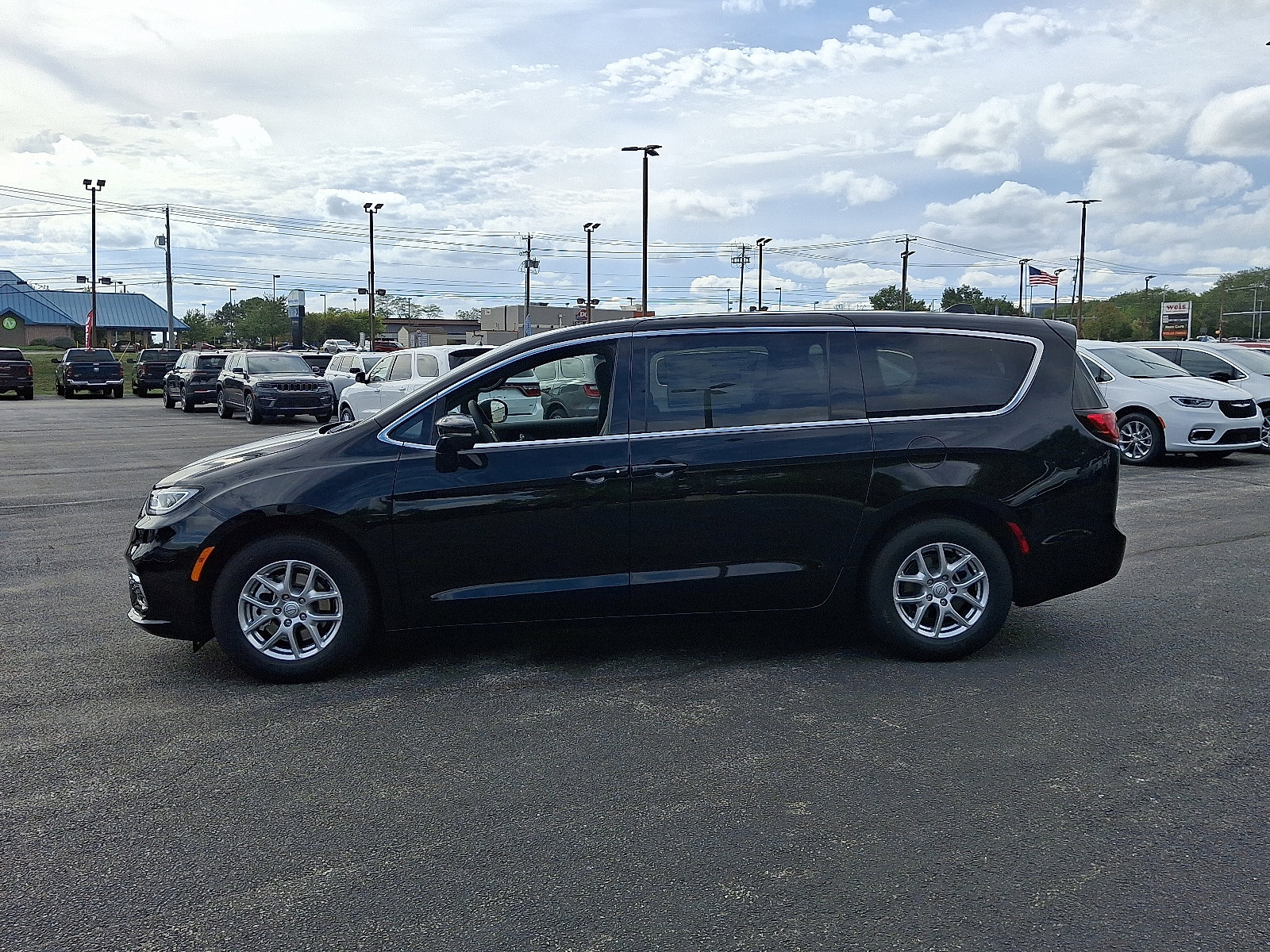 New 2026 Chrysler Pacifica Select image 5