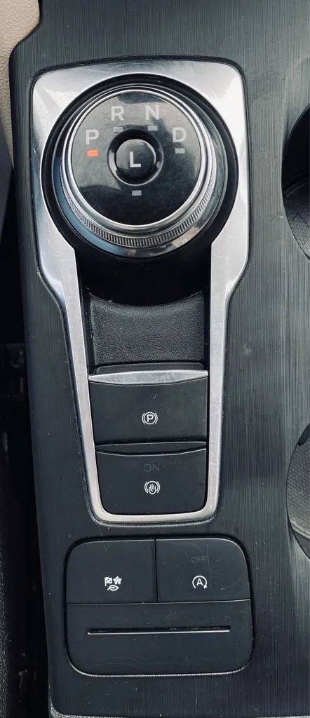 Used 2020 Ford Escape SE image 24